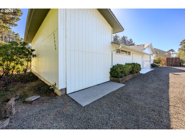 87830 TERRACE VIEW Dr, Florence, OR 97439