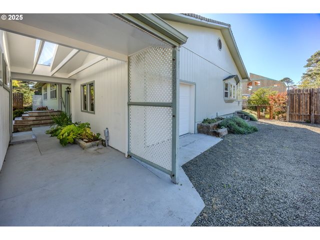 87830 TERRACE VIEW Dr, Florence, OR 97439