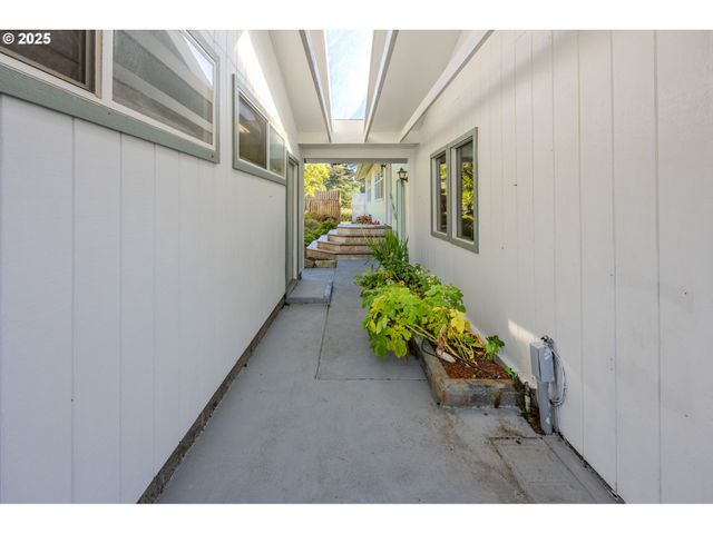 87830 TERRACE VIEW Dr, Florence, OR 97439