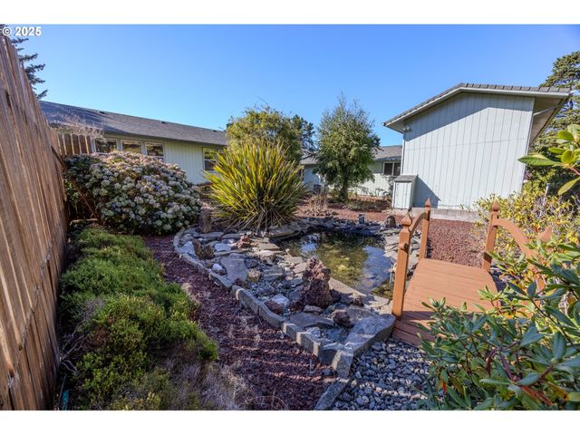 87830 TERRACE VIEW Dr, Florence, OR 97439