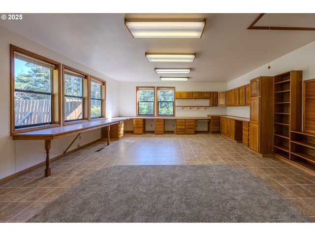 87830 TERRACE VIEW Dr, Florence, OR 97439