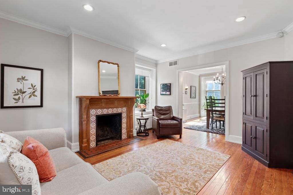 318 W SPRINGFIELD AVE, Philadelphia, PA 19118