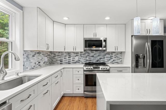 1 Nottingham Dr, Raynham, MA 02767