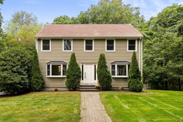 1 Nottingham Dr, Raynham, MA 02767
