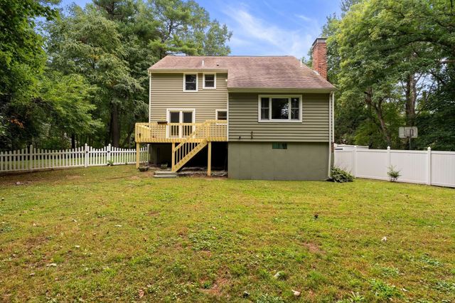 1 Nottingham Dr, Raynham, MA 02767