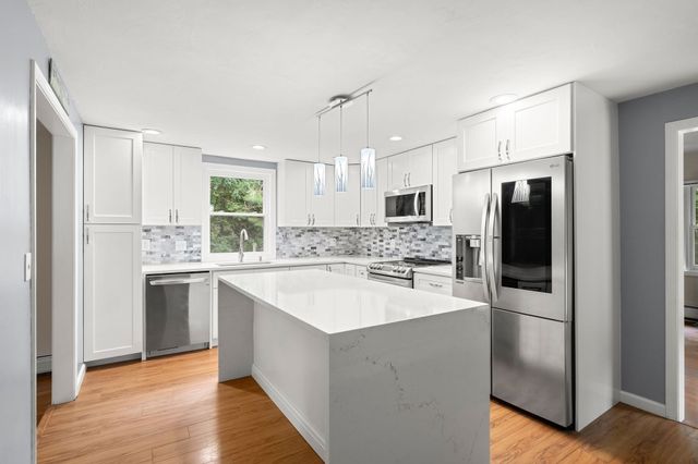 1 Nottingham Dr, Raynham, MA 02767