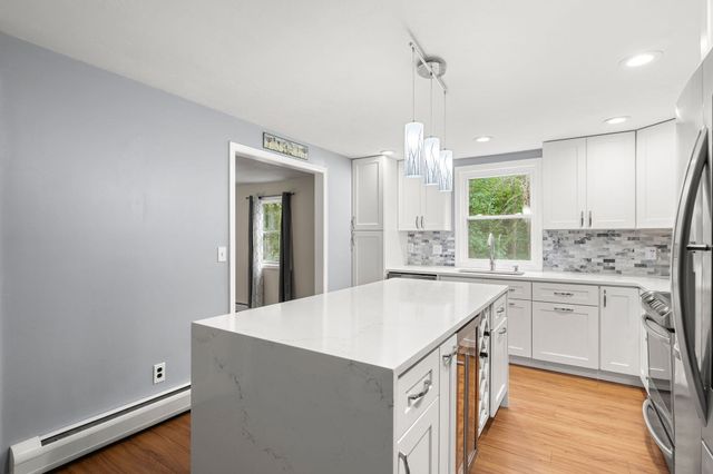 1 Nottingham Dr, Raynham, MA 02767