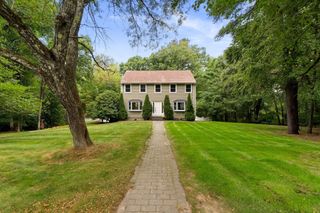 1 Nottingham Dr, Raynham, MA 02767