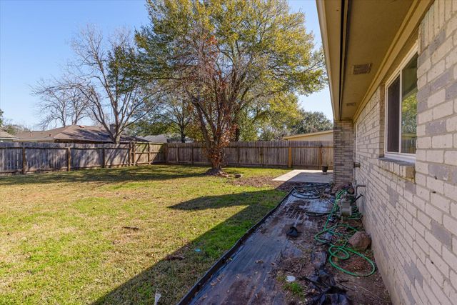 4905 Woodway Avenue, Rosenberg, TX 77471