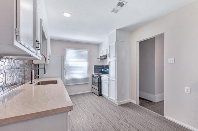 4826 Airport Boulevard, Houston, TX 77048