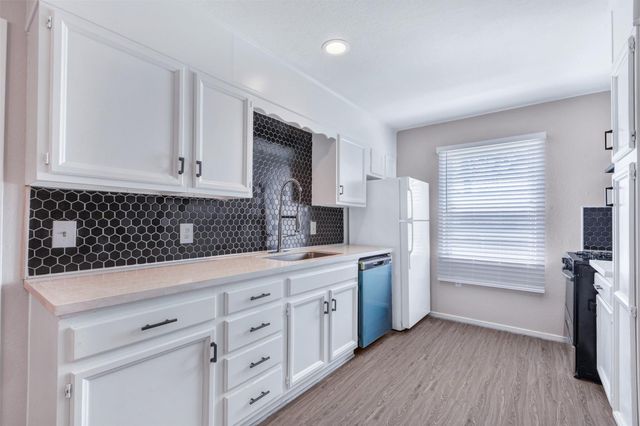 4826 Airport Boulevard, Houston, TX 77048