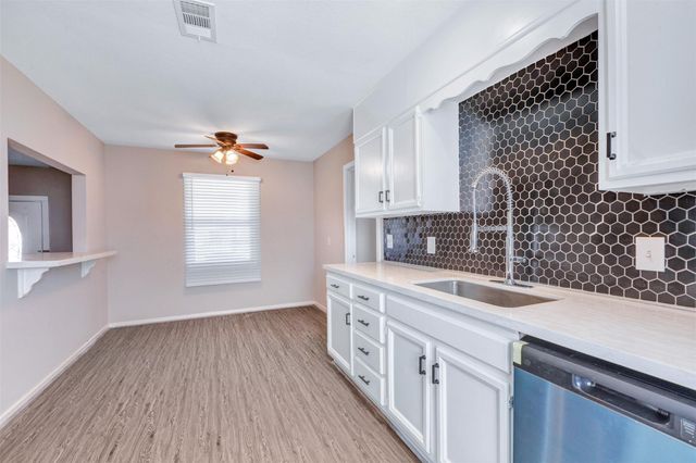 4826 Airport Boulevard, Houston, TX 77048