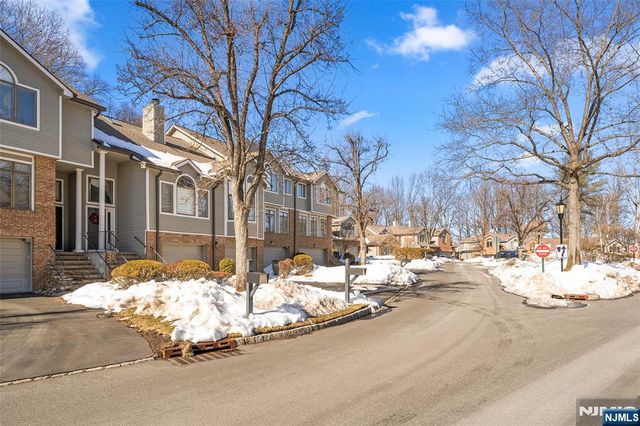 5 Lakeview Drive, Old Tappan, NJ 07675