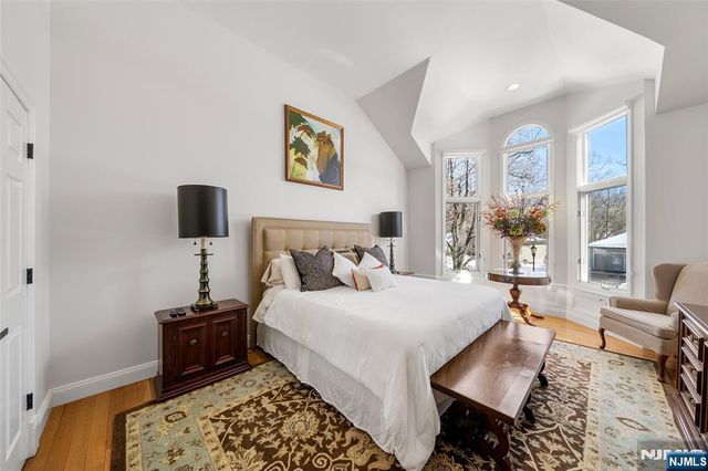 5 Lakeview Drive, Old Tappan, NJ 07675