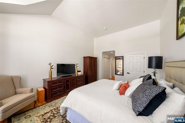 5 Lakeview Drive, Old Tappan, NJ 07675