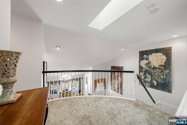 5 Lakeview Drive, Old Tappan, NJ 07675