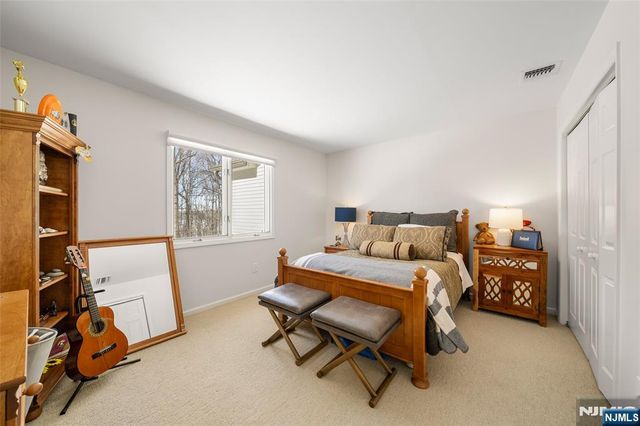 5 Lakeview Drive, Old Tappan, NJ 07675