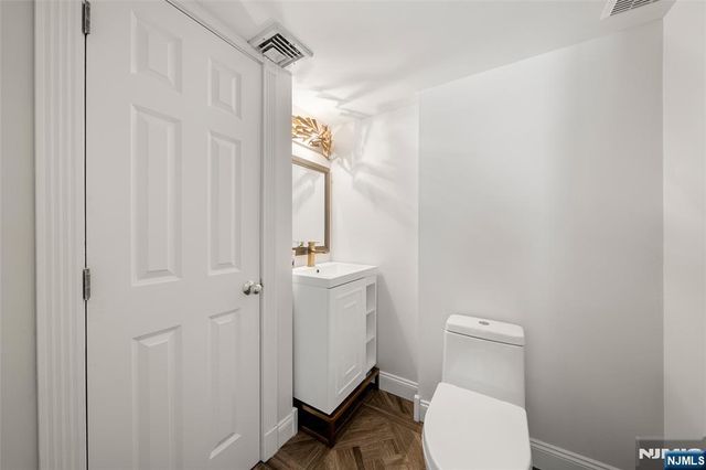 5 Lakeview Drive, Old Tappan, NJ 07675