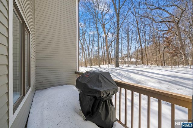 5 Lakeview Drive, Old Tappan, NJ 07675