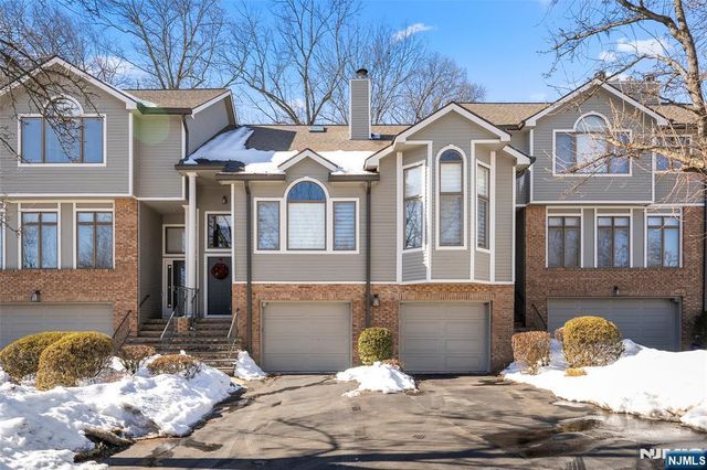 5 Lakeview Drive, Old Tappan, NJ 07675