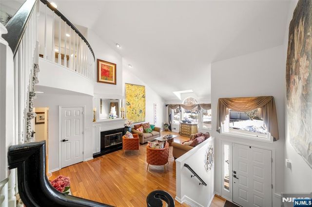 5 Lakeview Drive, Old Tappan, NJ 07675