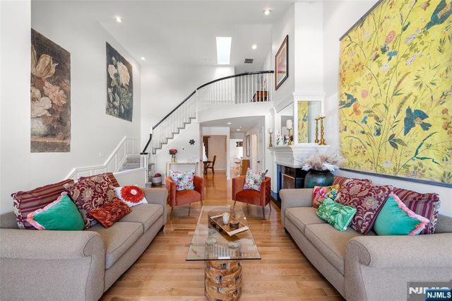 5 Lakeview Drive, Old Tappan, NJ 07675