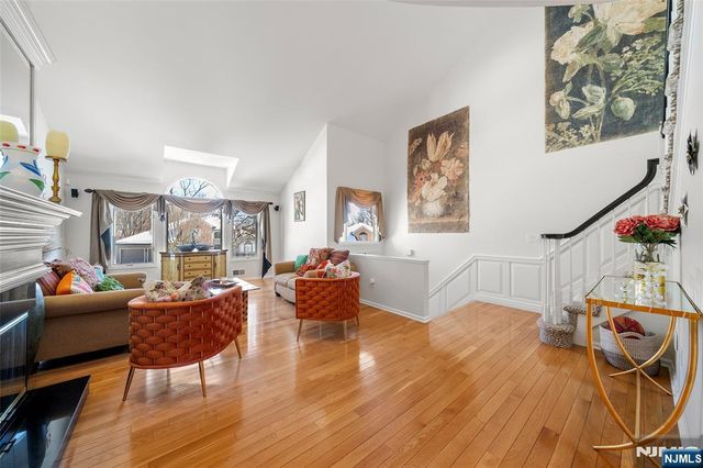 5 Lakeview Drive, Old Tappan, NJ 07675