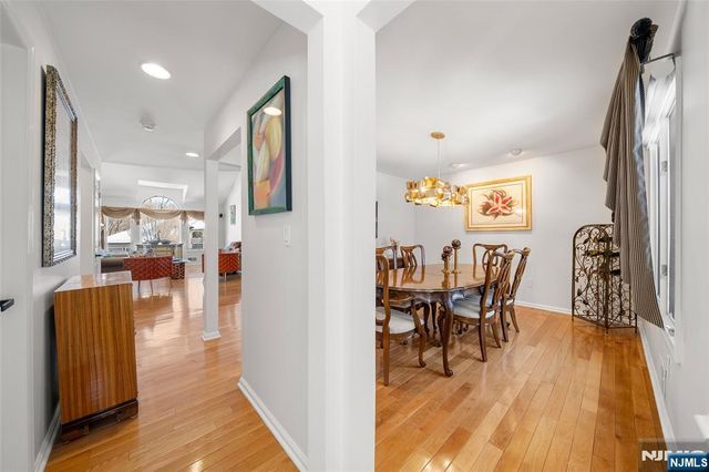 5 Lakeview Drive, Old Tappan, NJ 07675