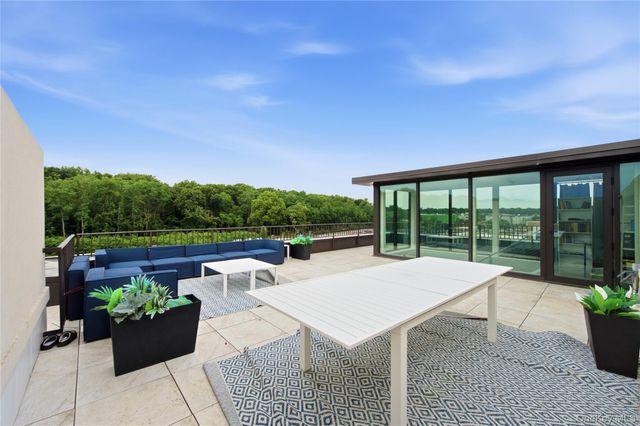 100 Garvies Point Road 1316, Glen Cove, NY 11542
