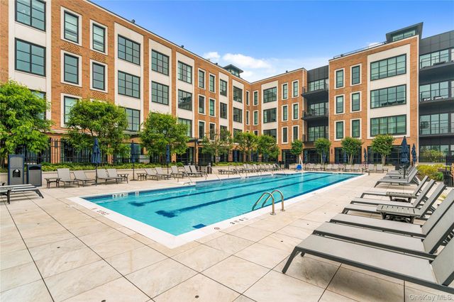 100 Garvies Point Road 1316, Glen Cove, NY 11542
