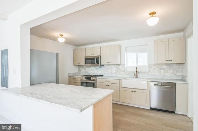 3 N SURREY AVE, Ventnor City, NJ 08406