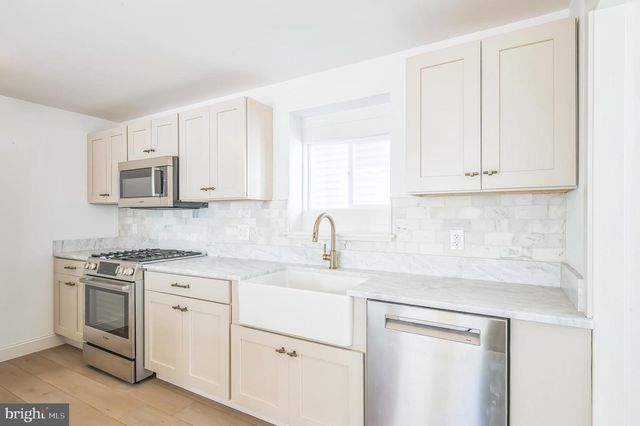 3 N SURREY AVE, Ventnor City, NJ 08406