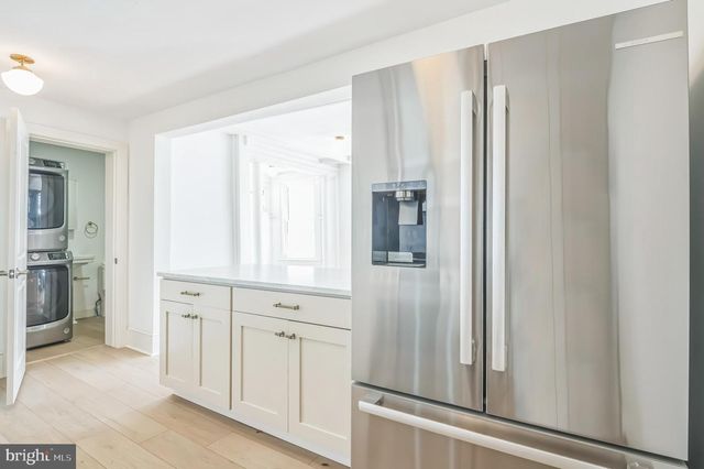 3 N SURREY AVE, Ventnor City, NJ 08406