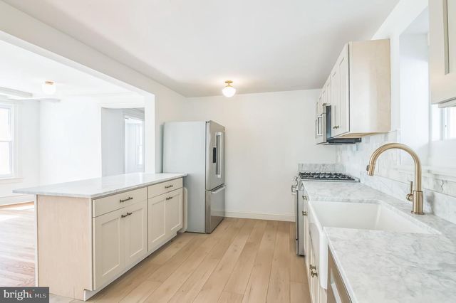 3 N SURREY AVE, Ventnor City, NJ 08406