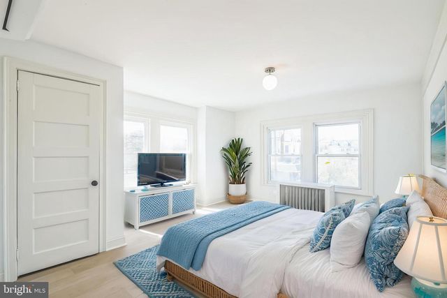 3 N SURREY AVE, Ventnor City, NJ 08406