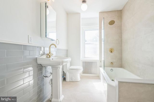 3 N SURREY AVE, Ventnor City, NJ 08406