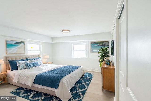 3 N SURREY AVE, Ventnor City, NJ 08406