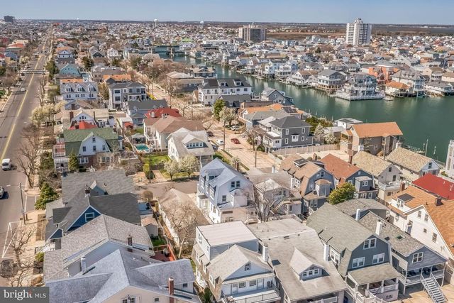 3 N SURREY AVE, Ventnor City, NJ 08406