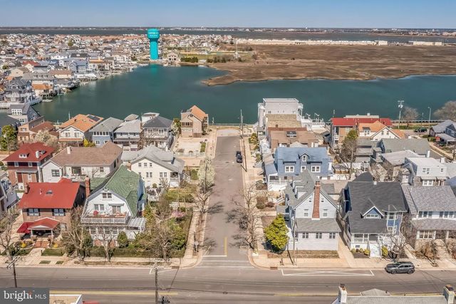 3 N SURREY AVE, Ventnor City, NJ 08406
