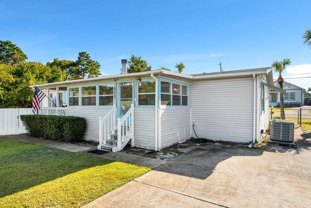 688 Malaga Place, Panama City Beach, FL 32413
