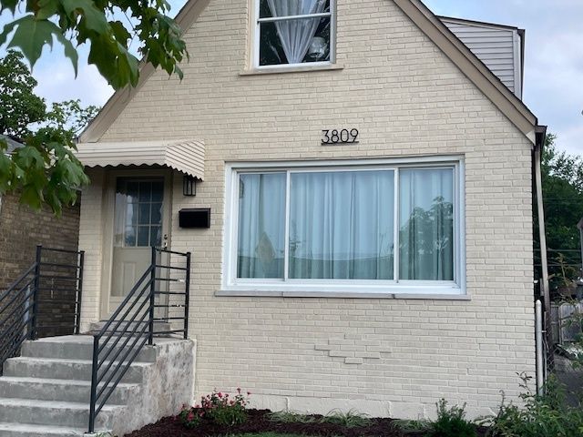 3809 W Wabansia Avenue, Chicago, IL 60647