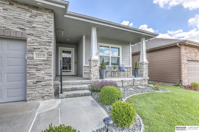 19318 Franklin Circle, Omaha, NE 68022