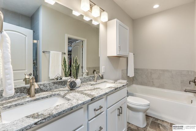 19318 Franklin Circle, Omaha, NE 68022