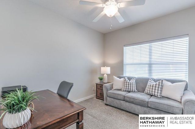 19318 Franklin Circle, Omaha, NE 68022