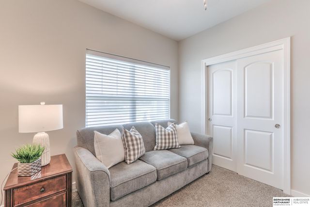 19318 Franklin Circle, Omaha, NE 68022