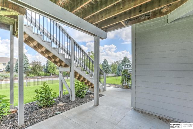 19318 Franklin Circle, Omaha, NE 68022