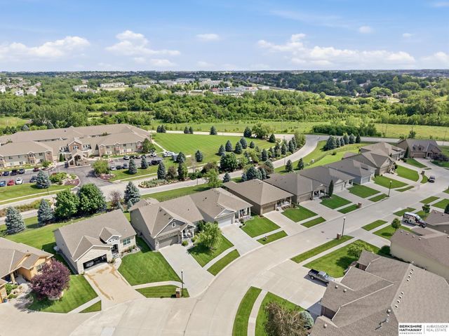 19318 Franklin Circle, Omaha, NE 68022