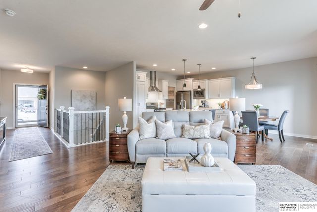 19318 Franklin Circle, Omaha, NE 68022