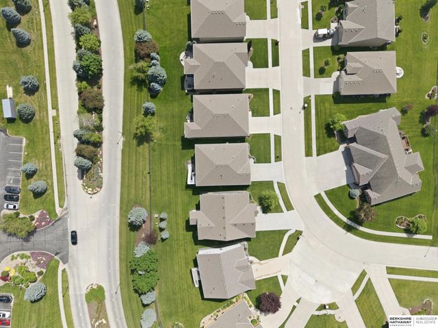 19318 Franklin Circle, Omaha, NE 68022