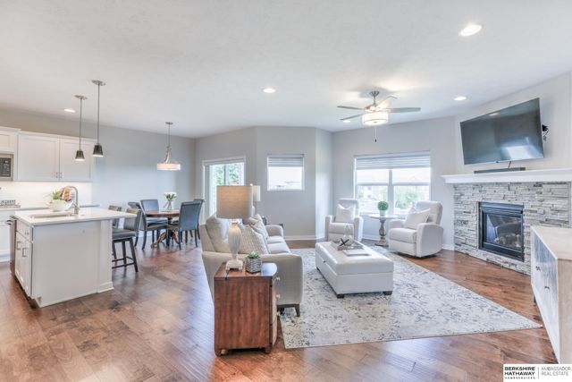 19318 Franklin Circle, Omaha, NE 68022